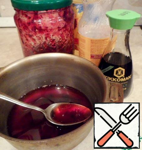 Prepare jam sauce. Mix all the ingredients of the sauce and boil over low heat 2 times until thick.