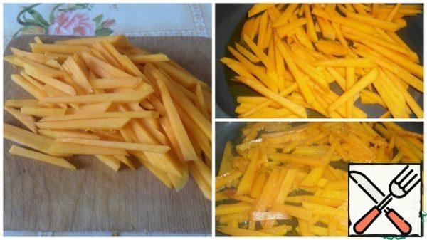 Pumpkin cut into strips. Fry for 3 minutes in mustard oil, adding 1 tsp sugar. Cool.