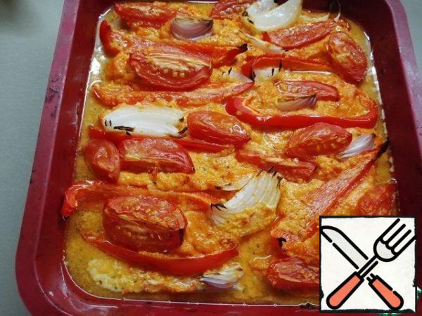 Preheat the oven to 180C. Bake for 35-40 minutes, depending on the oven. During the cooking process, you need to water the vegetables with the resulting juice for about 25 minutes.
