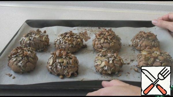 Bake the buns in a preheated 200 degree oven for 30 minutes. In prescription was referred 20, oven have all different, can you have faster will be baked. I strongly recommend to roll buns in seeds, they give them a unique taste. Enjoy your meal!