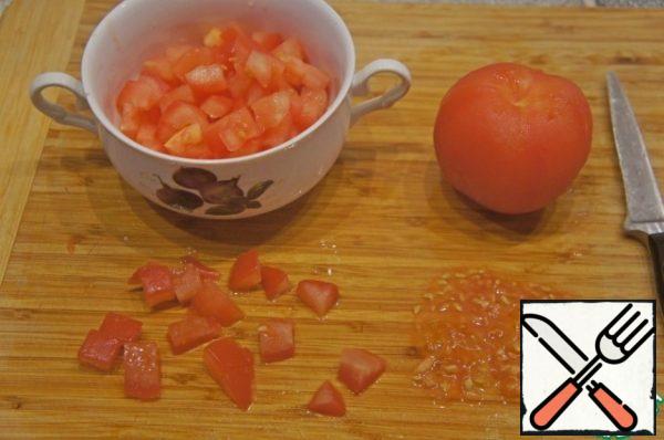 Tomatoes scald, then douse with cold water and remove the skin, chop the flesh.