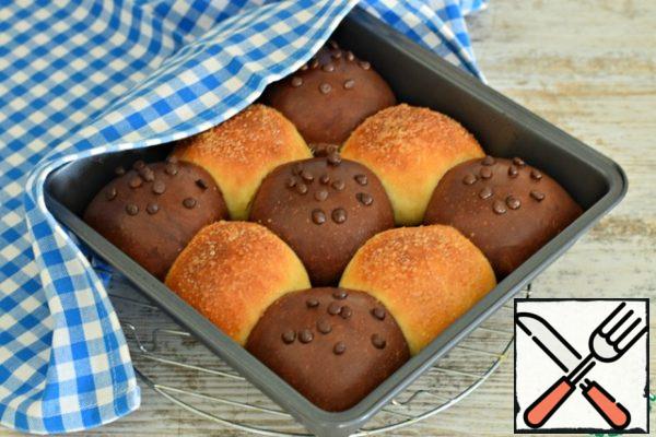 Bake buns in a preheated 190° oven for 15-17 minutes. Until it will turn brown.