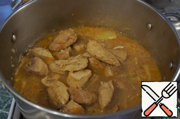 Return the meat to the pan, add the broth to the desired thickness of the soup and bring to a boil.