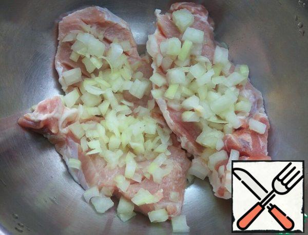 Spread the chopped onion on top of the steaks.
