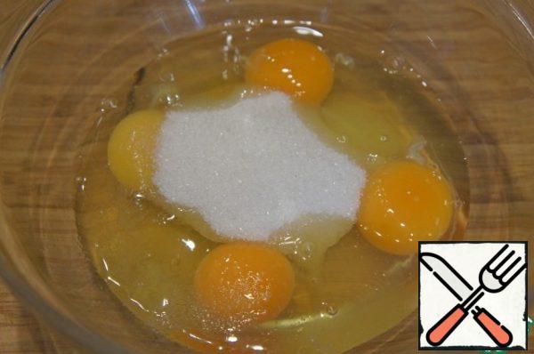 Beat the eggs and sugar until the volume increases.
