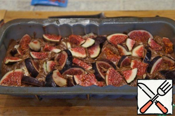 Cut in half, and then crosswise into slices of 2 figs and put them on top, slightly drowning them in the dough.
