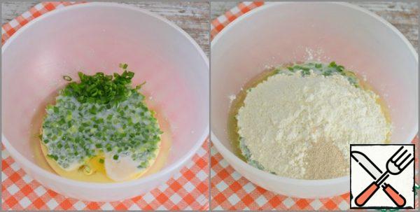 In warm milk drive egg (C0), pour corn (sunflower, olive) oil, add finely chopped green onions.
Sift flour, mix with salt, sugar and yeast.