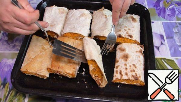 After 15 minutes, turn the pita bread over and put it in the oven for another 7-10 minutes.
