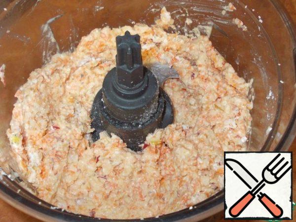 Grind in the processor to the desired degree. If the mass is too thick and the juiciness of the ingredients is not enough, then you can add a tablespoon of water.