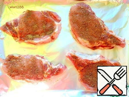Preheat oven to 200 degrees. Spread the meat on a baking tray without adding oil.
