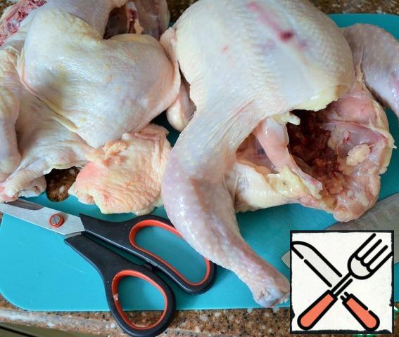 Wash the chickens, trim the fat.
Cut each into 2 pieces.
