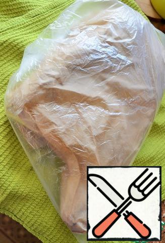 It can also be stored in the freezer for up to three months, wrapped in parchment, then placed in a bag.
Before use, defrost in the refrigerator.