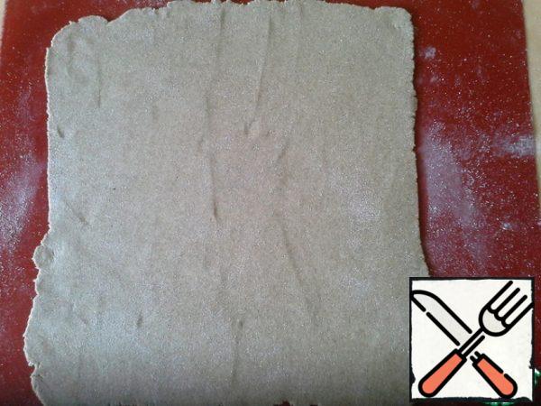Cut off the required amount of dough, roll out thinly enough, 1-2 mm. it is easy to Work with the dough, especially if it has lain in the refrigerator for at least 15-20 minutes. In the photo, I rolled out a large layer, but when not for a photo, then I roll out the plates about 10×20 cm. we Cut the shapes with a knife, who likes what. You can bake. The temperature is 190 degrees, we do not go far. Baked bread quickly, 10-15 minutes. If desired, before baking, grease with egg and sprinkle with seasoning (I have sesame seeds, flax seeds today)
