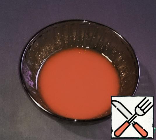 Prepare sweet and sour sauce. Just mix the sugar, rice vinegar and ketchup until the sugar dissolves.
