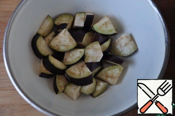 Cut the eggplant into large half-rings (segments), cover with salt and leave for 30 minutes to get the bitterness.