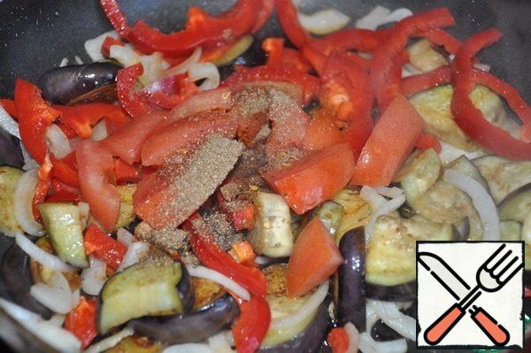 Add tomatoes, coriander and hot pepper flakes, stir, and bring to a boil for 3 minutes over medium heat.
