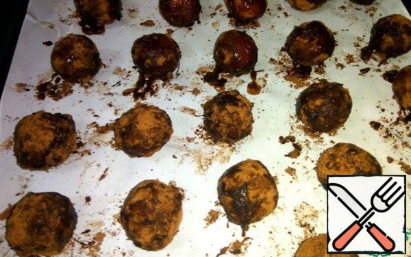 Put the cookies on a baking sheet covered with parchment.
Bake at 170 degrees for 20 minutes.