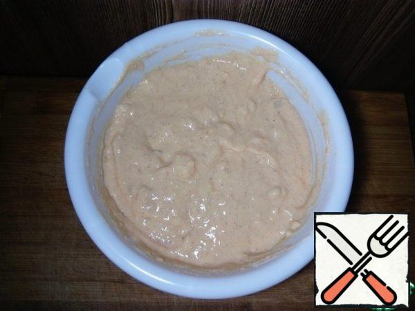 To kefir-egg mass add flour, baking powder, chopped potatoes and knead the dough (slightly thicker than pancakes).