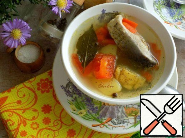 Serve soup for dinner. If desired, pepper the ear with freshly ground black pepper.