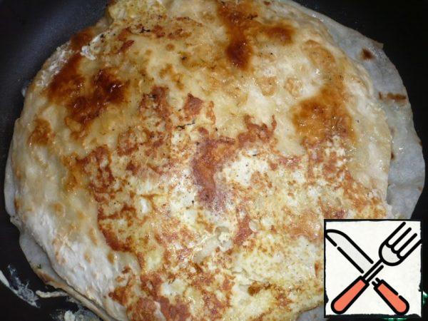When the lower pita is browned, turn over. Repeat the same with pita bread on another pan.