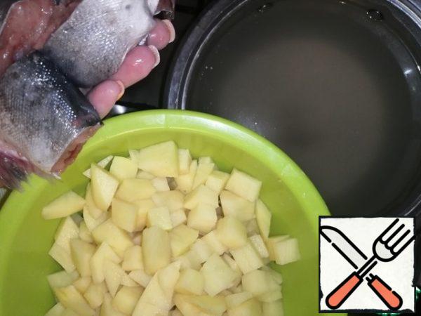 Next, we send two more liters of water, pieces of fish and potatoes to the broth. We put it on medium heat and fry the onions and carrots, which, after the end of frying, we send to the pan with the rest of the ingredients. Do not forget to put the bay leaf and spices. Boil everything thoroughly until the potatoes are ready and only then send the cream. It is not necessary to cook them, just let them stand on low heat for about 5 minutes. Then remove the soup from the heat and serve hot, sprinkled with herbs and a slice of lemon.
Ideally, salmon fillet is used, which will make the fish soup even more appetizing, but what is not, is not.
Bon appetit to everyone.