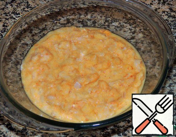 Mix all the minced meat ingredients thoroughly, add salt and pepper to taste, let stand for 10-15 minutes.
