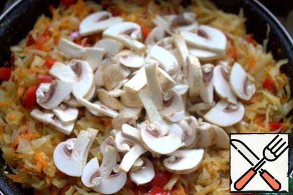 Mushrooms can be sent to ready-made cabbage. You don't need to fry them for a long time.
