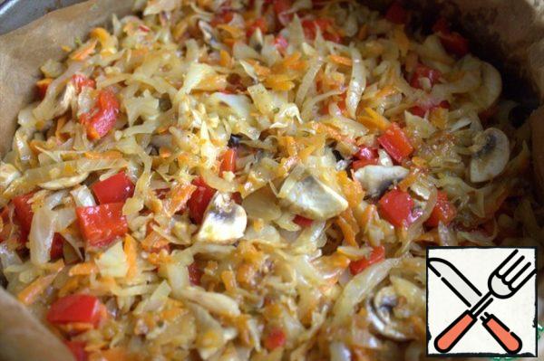 Spread the warm or pre-cooked filling on top.
