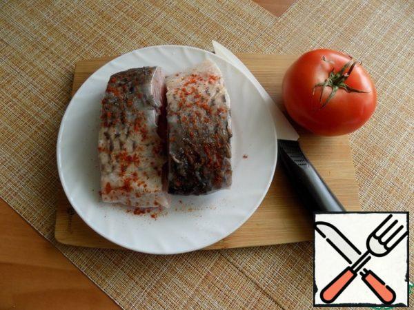 Rub the pieces of fish with salt and pepper. I use ground cayenne pepper. You can pepper it with black or not pepper at all.
