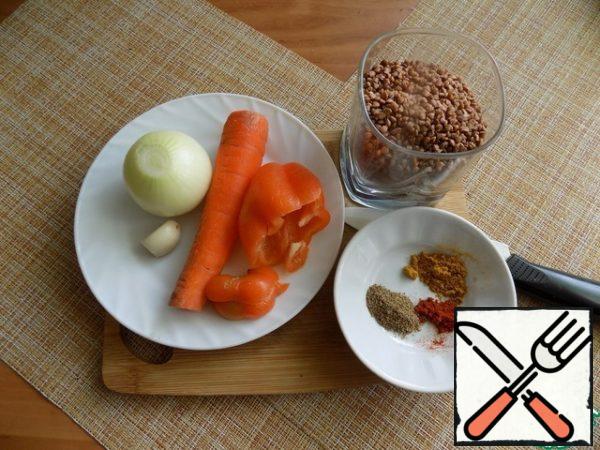We need to cook buckwheat porridge with vegetables and spices. These are the products that we will need for this.
