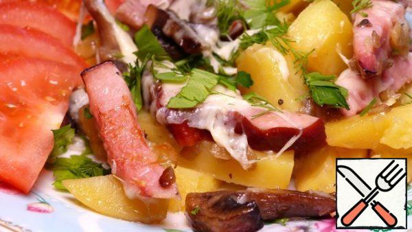 Potatoes with pork and mushrooms are ready! It turns out very tasty and is very easy to prepare!
And I wish you a good appetite, good mood and all the best!
