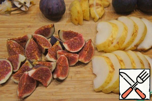 Pears and figs wash and dry. Pears cut into slices, figs-slices (I cut into 6 slices). Pears not cleaned, but then regretted it.