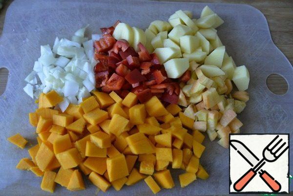 Carrots, pumpkin, onions, peppers and potatoes are washed, cleaned, cut into cubes.