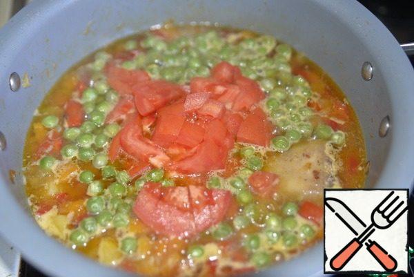 Put the diced tomatoes, stir, cook over medium heat for 10 minutes.
