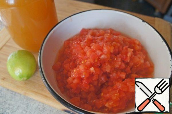Tomatoes pour boiling water for a couple of minutes, then pour cold water, remove the skin from them and cut into small cubes.