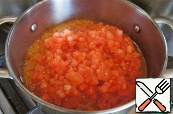 Mix stewed vegetables with tomatoes and cook for 15 minutes over medium heat. Add honey and lime juice, salt to taste and mix thoroughly.