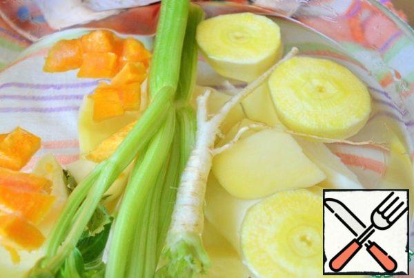 Vegetables and roots wash, peel, rinse.
Cover with water, add salt, cook until tender.
R. S.: I have yellow carrots, but it does not matter.