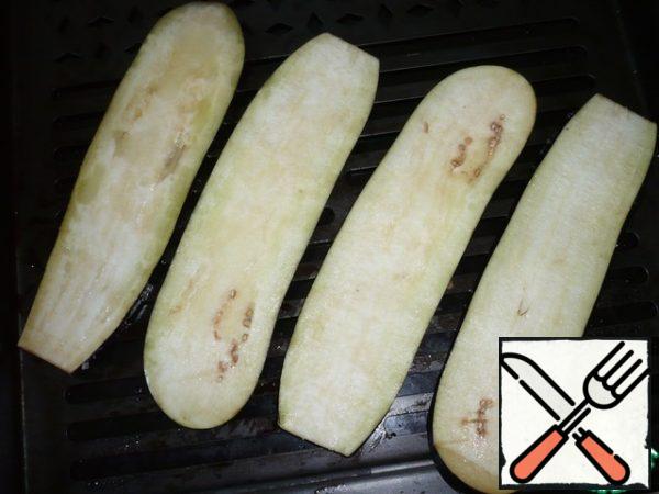 On a preheated frying pan greased with vegetable oil or on the grill (preferably) fry the strips of eggplant on both sides and put on a paper towel to blot the excess oil.