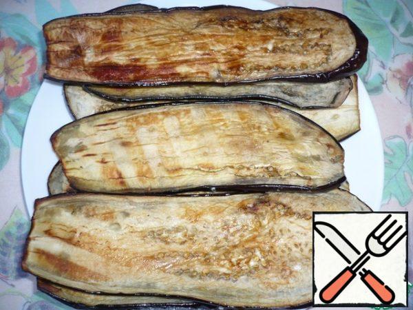 Ready eggplant set aside to cool. For each kebab you will need 2 strips of eggplant.