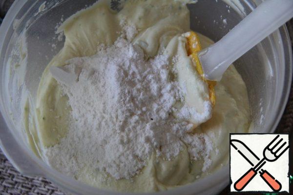 Add the juice of two limes, starch and mix until a homogeneous creamy mass is obtained.
