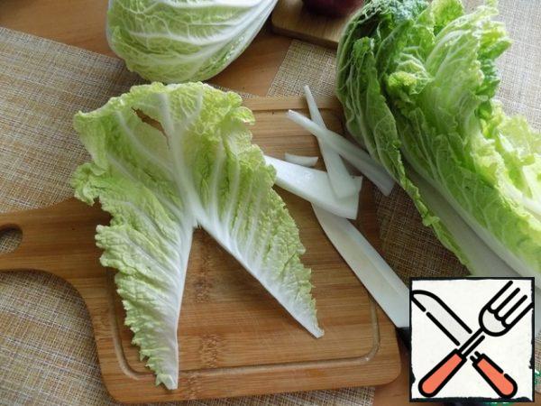 Cut the leaves from the cabbage. Forks it is better to take a large one, so that it is convenient to wrap the filling. Cut thick veins on the leaves (see photo). Send the leaves into a deep saucepan and pour boiling water so that they are "obedient".