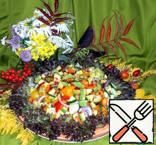 In a bowl, prepare the salad dressing-sugar, oil,
lemon juice, salt and sauce " chili spicy sweet with garlic."
Season the salad without stirring. The salad is very tasty and juicy.