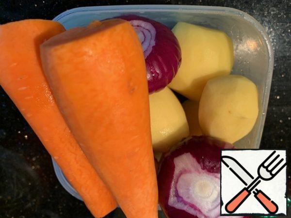 Peel potatoes, onions and carrots.

