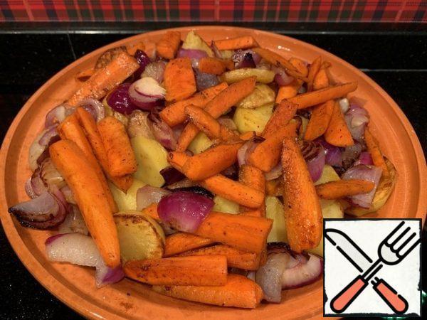 Fry the carrots and put them in a tagine.
