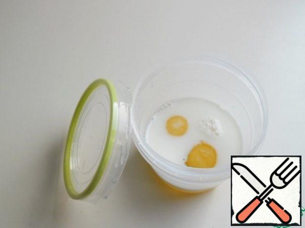 In a small bowl, pour the milk + eggs.
Close tightly with lid,