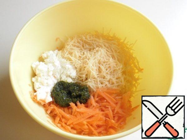 For the first filling, grate hard cheese on a fine grater.
Carrots - on large.
Chop the greens in a blender or finely chop.
On photo in bowl in sight, that still choked.
I have some curd cheese left, I used it. It is not necessary, because it is not in the ingredients.
Mix it all together.