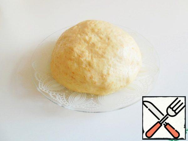 Knead a soft dough, roll into a ball.
Cover with a napkin, let the dough rest for 20 minutes.