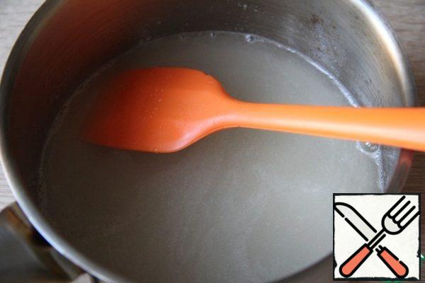 Dissolve the gelatin in 100 grams of water and warm it in a water bath until completely dissolved. Cool. Mix with cottage cheese.
