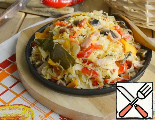 Cabbage Stewed with Pepper and Mushrooms Recipe