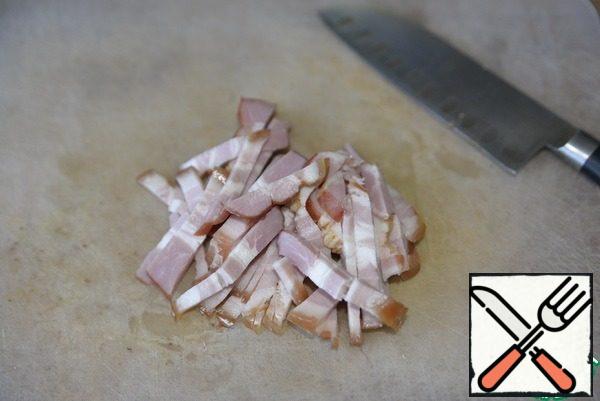 Cut the brisket into thin strips.